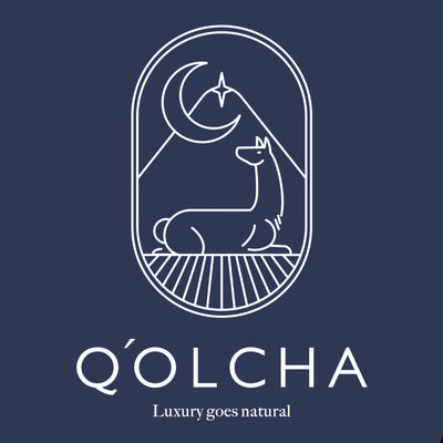 Qólcha logo with a stylized animal and moon design on a dark blue background.